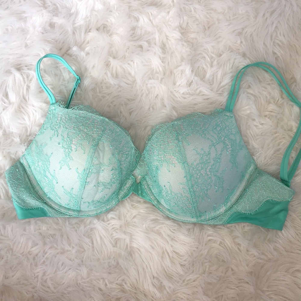 Victoria’s Secret very sexy push-up 32DD